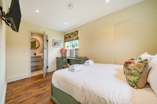Coach House with Hot Tub in Idyllic Bury St Edmunds 13 David Burr
