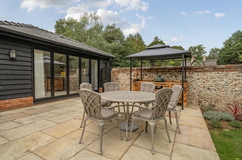 Coach House with Hot Tub in Idyllic Bury St Edmunds 14 David Burr