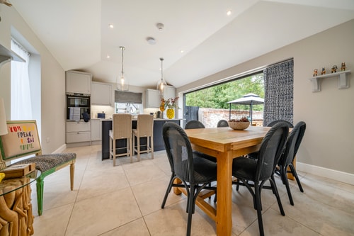 Coach House with Hot Tub in Idyllic Bury St Edmunds 3 David Burr