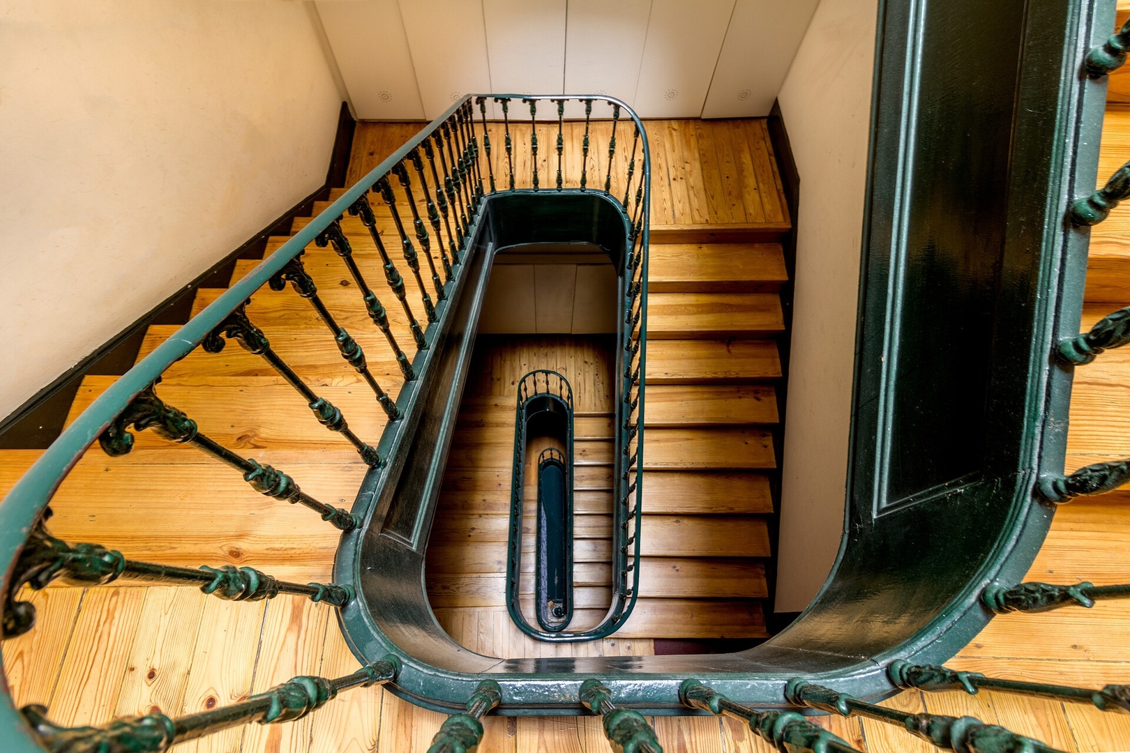 Chiado Central Apartment, the Heart of Lisbon 16 Excellent Management, Unique Properties | Property Management<