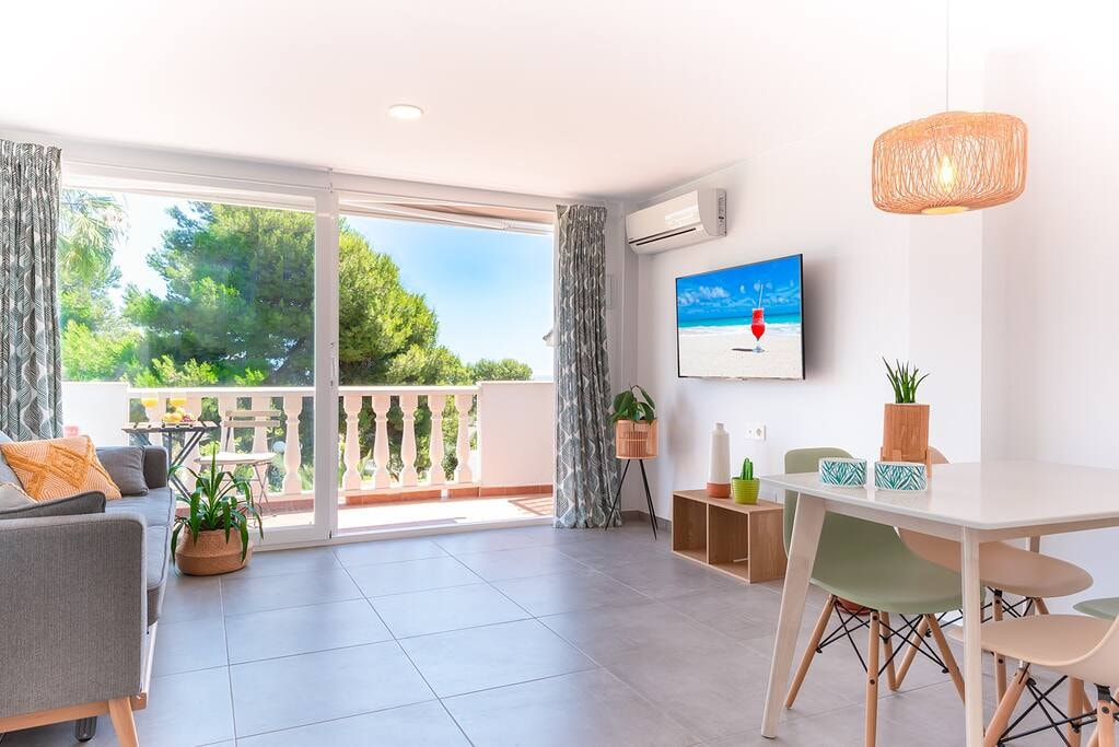 Top Apartment: Sea views, terrace and pool 17 Sereno