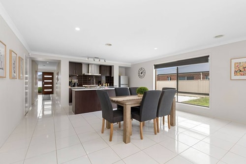 Chifley Place - Large Open Plan Living 1 Stay Ballarat - Book your dream vacation home today!