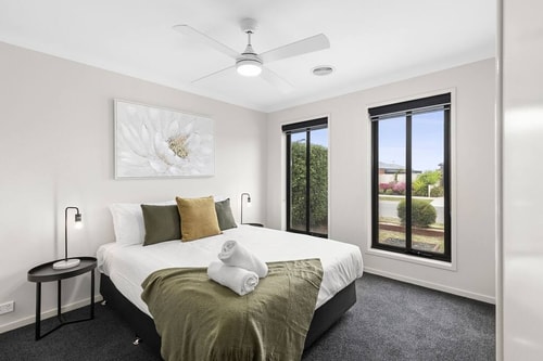 Chifley Place - Large Open Plan Living 3 Stay Ballarat - Book your dream vacation home today!