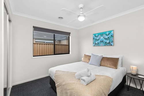 Chifley Place - Large Open Plan Living 4 Stay Ballarat - Book your dream vacation home today!