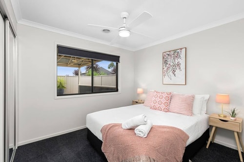 Chifley Place - Large Open Plan Living 6 Stay Ballarat - Book your dream vacation home today!