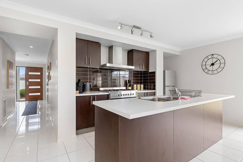 Chifley Place - Large Open Plan Living 7 Stay Ballarat - Book your dream vacation home today!