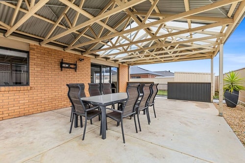 Chifley Place - Large Open Plan Living 10 Stay Ballarat - Book your dream vacation home today!