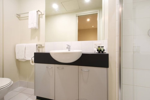 Deluxe Carlton Apartment - Apartment 102 9 Plum Serviced Apartments Melbourne