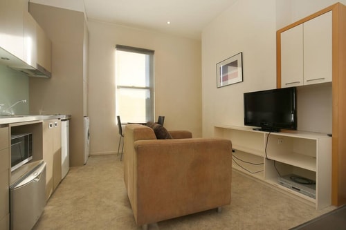 Deluxe North Melbourne Apartment - Apartment 5 5 Plum Serviced Apartments Melbourne