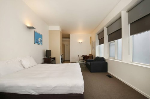 Deluxe North Melbourne Apartment - Apartment 1 0 Plum Serviced Apartments Melbourne
