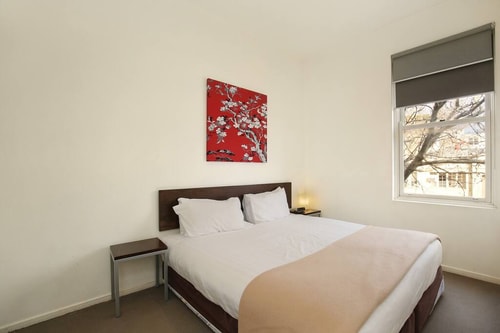 Deluxe North Melbourne Apartment - Apartment 1 8 Plum Serviced Apartments Melbourne