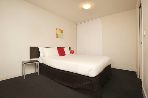 Carlton Apartment - Apartment 111 4 Plum Serviced Apartments Melbourne