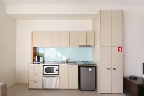 Deluxe North Melbourne Apartment - Apartment 4 1 Plum Serviced Apartments Melbourne
