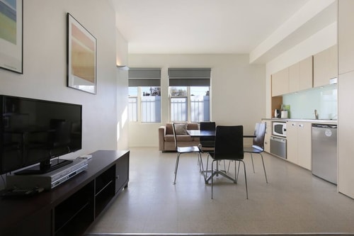 Deluxe North Melbourne Apartment - Apartment 4 4 Plum Serviced Apartments Melbourne