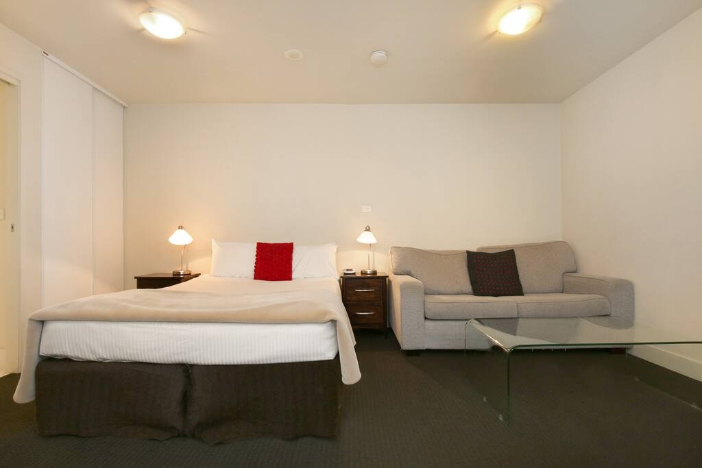 Deluxe Carlton Apartment - Apartment 508 Plum Serviced Apartments Melbourne