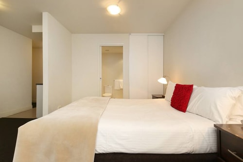 Deluxe Carlton Apartment - Apartment 508 1 Plum Serviced Apartments Melbourne