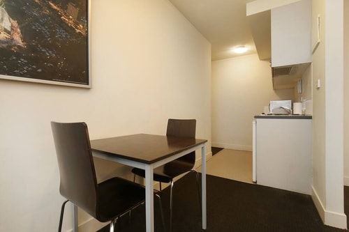 Deluxe Carlton Apartment - Apartment 508 4 Plum Serviced Apartments Melbourne