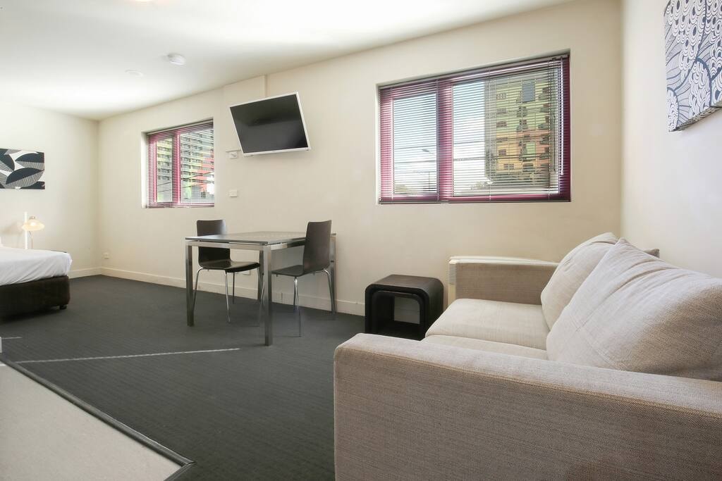 Deluxe Carlton Apartment - Apartment 117 Plum Serviced Apartments Melbourne