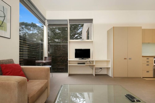 Deluxe North Melbourne Apartment - Apartment 15 4 Plum Serviced Apartments Melbourne