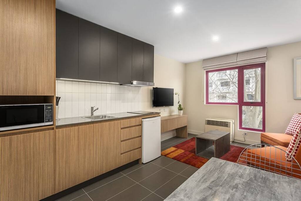 Deluxe Carlton Apartment - Apartment 405 Plum Serviced Apartments Melbourne