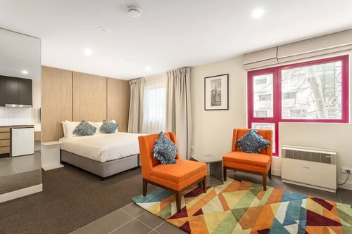 Deluxe Carlton Apartment - Apartment 405 1 Plum Serviced Apartments Melbourne