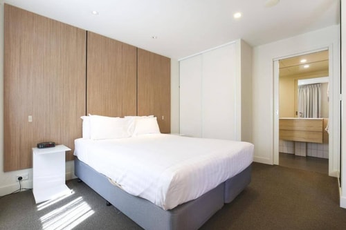 Deluxe Carlton Apartment - Apartment 405 2 Plum Serviced Apartments Melbourne