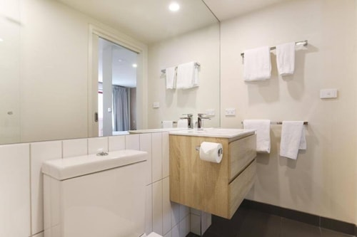 Deluxe Carlton Apartment - Apartment 405 3 Plum Serviced Apartments Melbourne