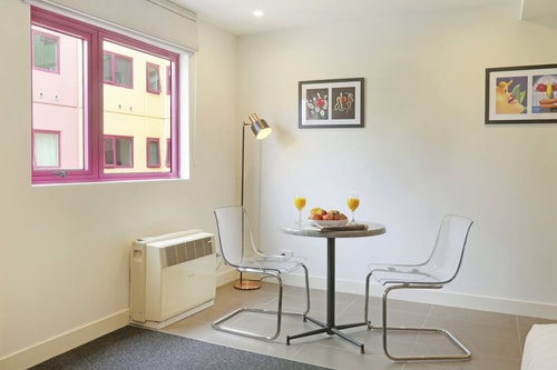 Deluxe Carlton Apartment - Apartment 405 4 Plum Serviced Apartments Melbourne