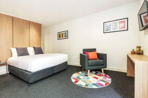 Deluxe Carlton Apartment - Apartment 405 6 Plum Serviced Apartments Melbourne