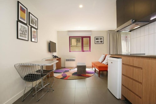 Deluxe Carlton Apartment - Apartment 301 2 Plum Serviced Apartments Melbourne