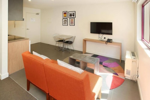 Deluxe Carlton Apartment - Apartment 301 6 Plum Serviced Apartments Melbourne