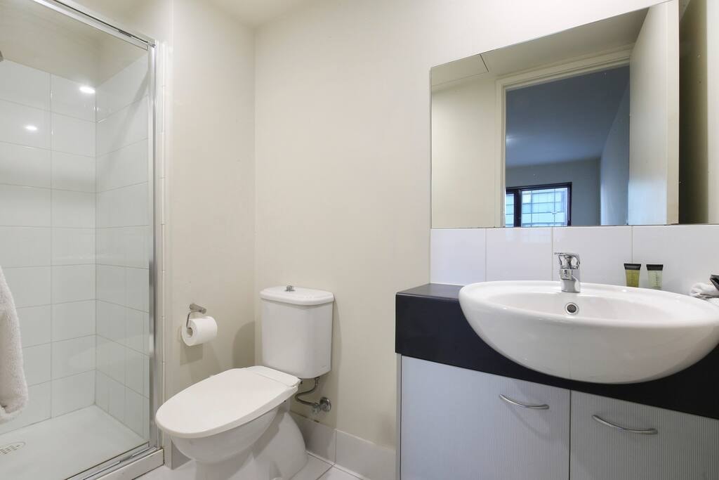 Deluxe Carlton Apartment - Apartment 212 Plum Serviced Apartments Melbourne