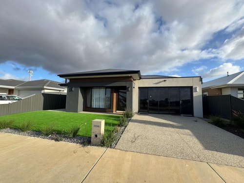 Vish Villa 1 Stay Ballarat - Book your dream vacation home today!