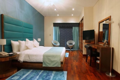Three Bedroom Apartment Near Business Bay Metro Luxury Bookings