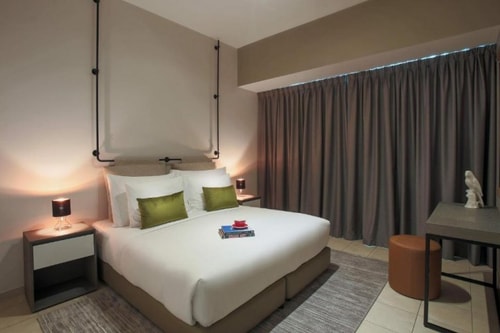 Deluxe One Bedroom In Marina By Luxury Bookings Luxury Bookings