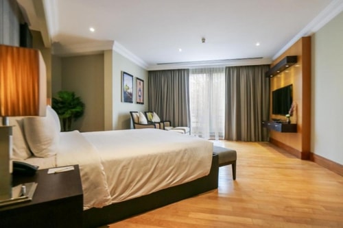 Royal Suite Near Palm Strip Mall Luxury Bookings