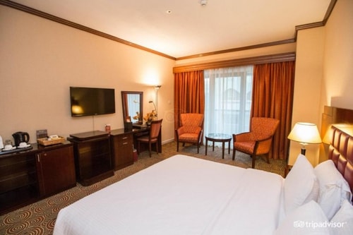 Deluxe Room Near Maya Supermarket By Luxury Bookings Luxury Bookings