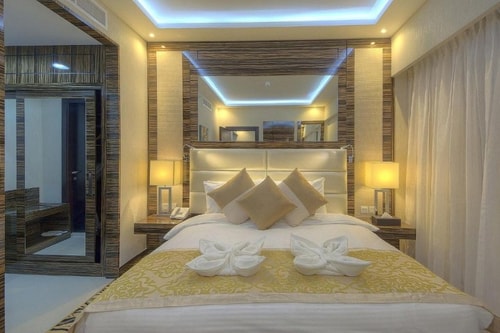 Prestige Suite Near Bombay Bites Dubai Luxury Bookings
