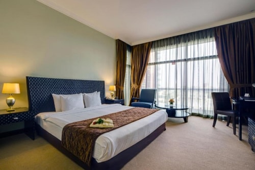 Deluxe King Suite Near Corniche Beach. Luxury Bookings