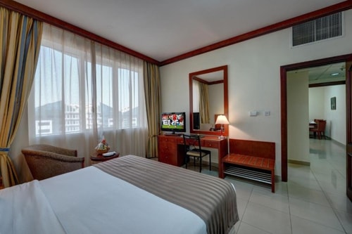 Deluxe One Bedroom Suite Near Grand Emirates Luxury Bookings