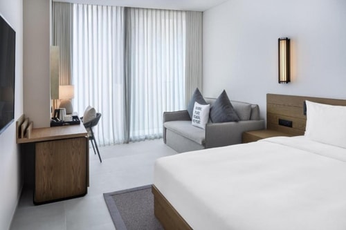 Superior Room In Palm Jumeirah Near Dukes Palm Luxury Bookings