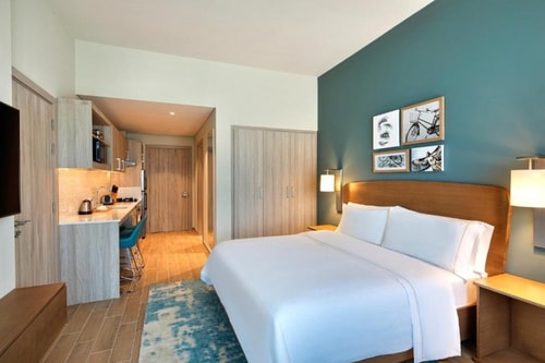 3 Bedroom Apartment Near Daily Fresh Mini Mart Luxury Bookings