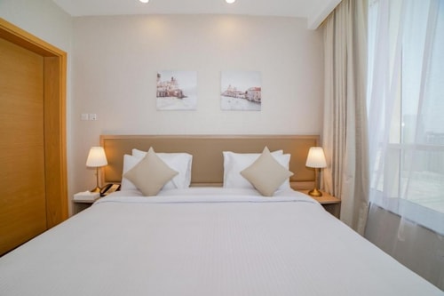 One Bedroom Apartment Near National Supermarket Luxury Bookings