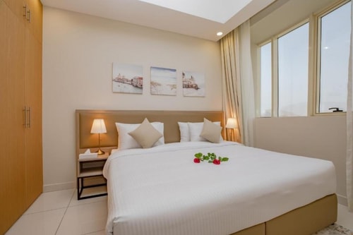 Two Bedroom Apartment Near National Supermarket Luxury Bookings