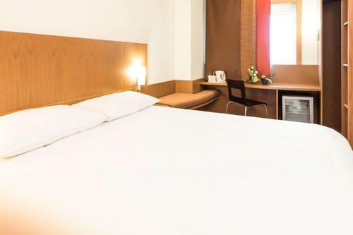 Standard Double Room Near Flavours Restaurant Luxury Bookings