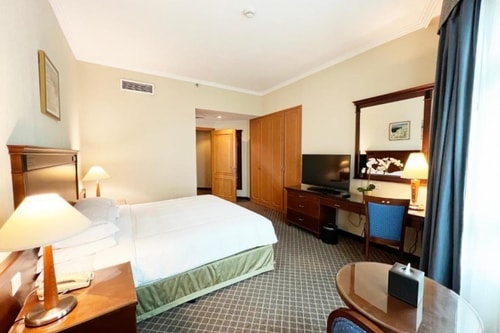 Three Bedroom Apartment Near Al Murooj Complex Luxury Bookings