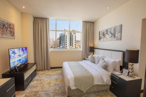 Deluxe King Suite Near Al Nahyan Stadium Luxury Bookings