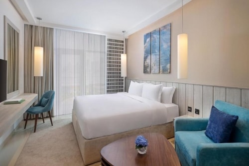 Studio Apartment Walk from Dukes Palm Hotel Dubai Luxury Bookings