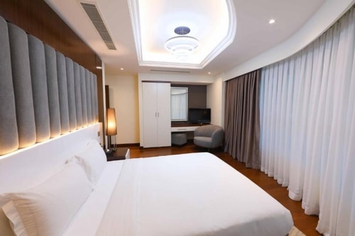 Four Bedroom Apartment Near Financial Centre Metro Ad Luxury Bookings