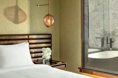 Premiere Suite Near Damac Royal Business. Luxury Bookings